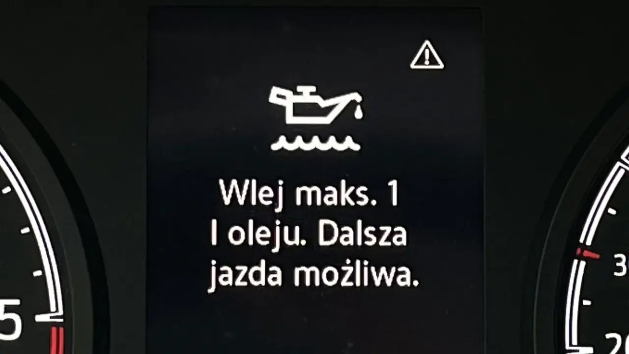 Po wymianie oleju świeci się kontrolka oleju. Komunikat "Wlej maks. 1 l oleju. Dalsza jazda możliwa." sugeruje niski poziom.