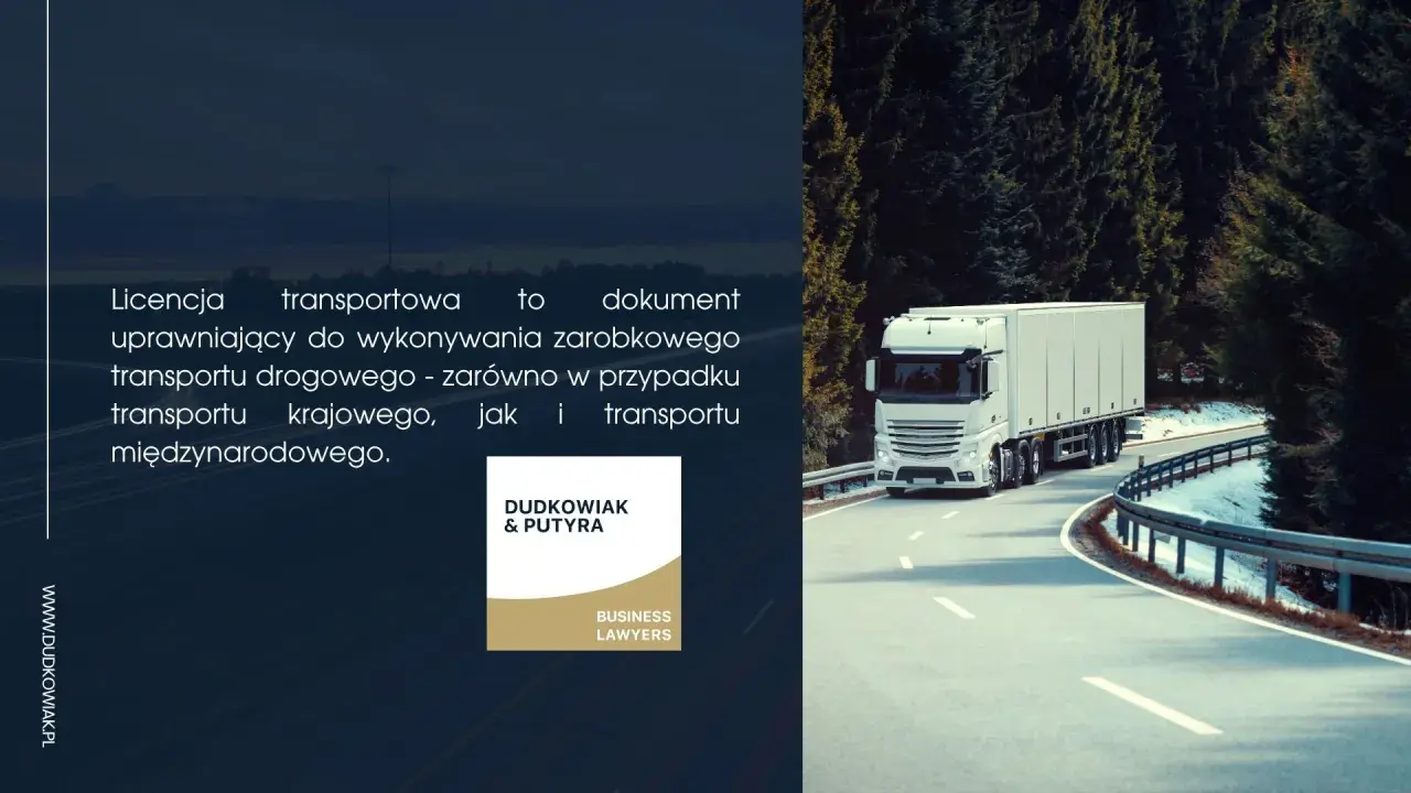 Biała ciężarówka jedzie krętą drogą przez las. Tekst informuje, że licencja krajowa uprawnia do transportu drogowego.