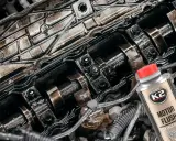 Jak stosować płukankę do silnika? Zobacz, jak K2 Motor Flush czyści zanieczyszczony silnik od środka, usuwając nagar i osady.