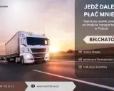 Ciężarówka na drodze o zachodzie słońca. Reklama Bełchatowa zachęca do jazdy i płacenia mniej, oferując niskie stawki, minimum formalności i redukcję kosztów, czyli pozostałe koszty operacyjne.