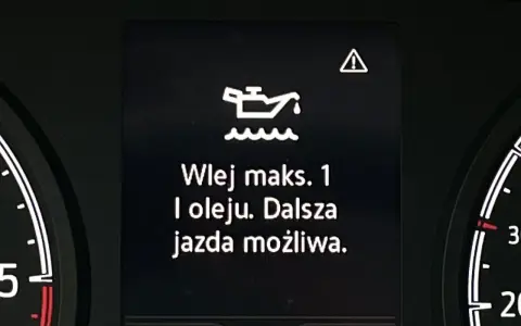 Po wymianie oleju świeci się kontrolka oleju. Komunikat "Wlej maks. 1 l oleju. Dalsza jazda możliwa." sugeruje niski poziom.