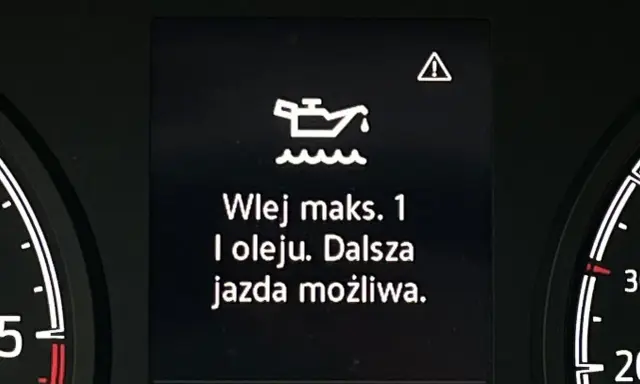 Po wymianie oleju świeci się kontrolka oleju. Komunikat "Wlej maks. 1 l oleju. Dalsza jazda możliwa." sugeruje niski poziom.
