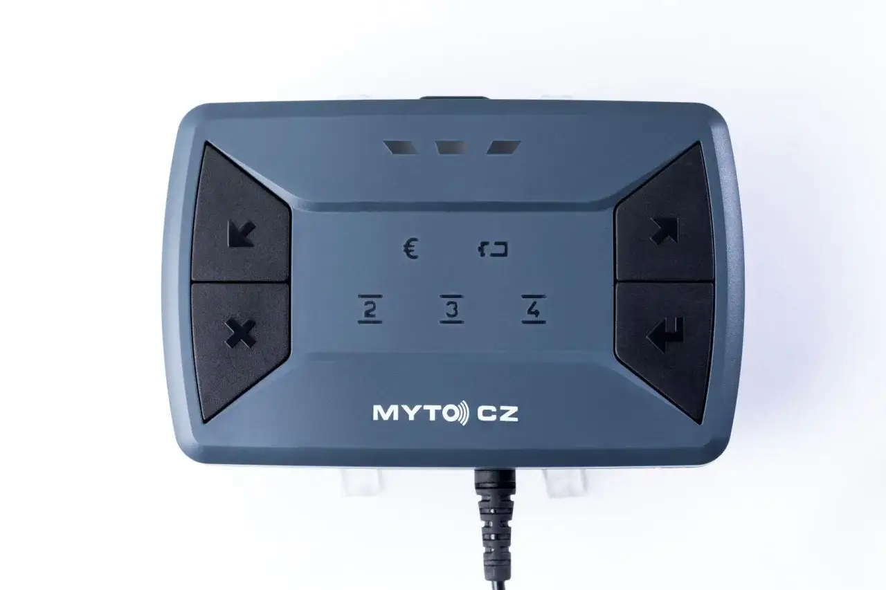 Elektroniczny pobór opłat drogowych Czechy tir. Urządzenie MYTO CZ z przyciskami i wskaźnikami.